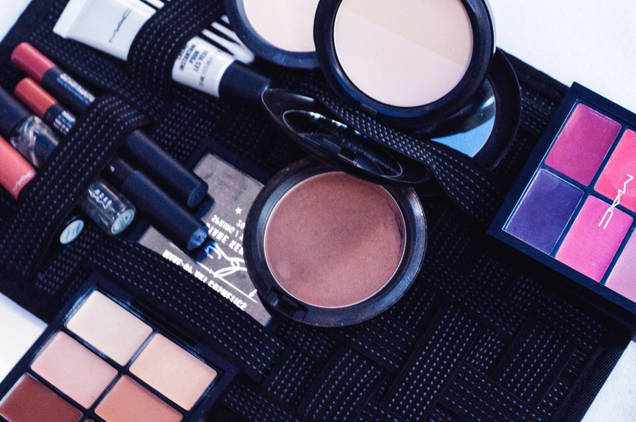 Illustration for article titled Arte, moda y menos maquillaje!